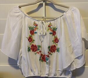 Truth White Lightweight Emboridered Rose Flutter Sleeve Cropped Top Size Medium
